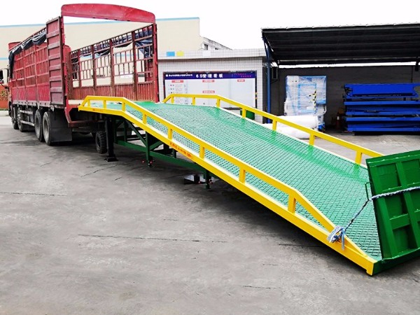 移動(dòng)式登車橋使用進(jìn)需要注意哪些問題？